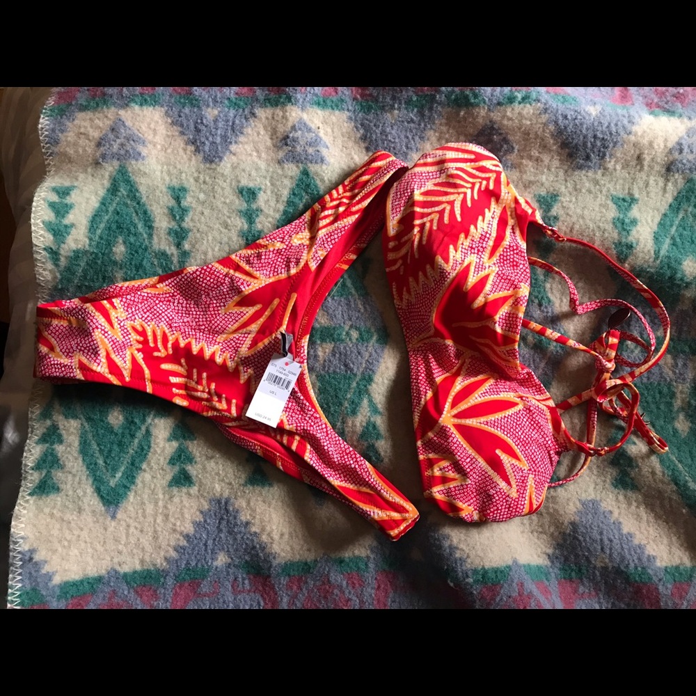 Arie bikini NWT